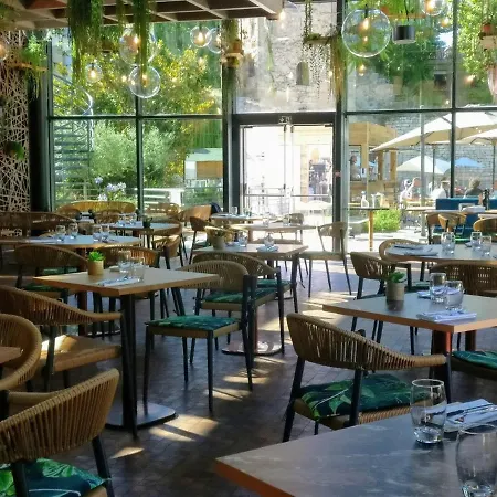 Otel Aquabella & 4*
