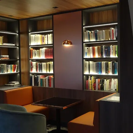 Otel Aquabella & 4*