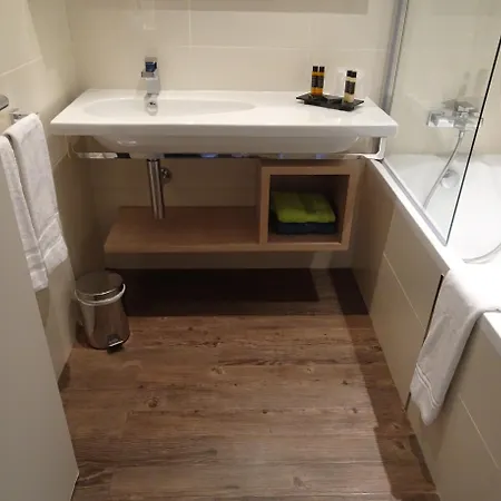 Aquabella & 4* Aix-en-Provence