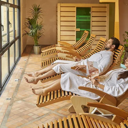 Otel Aquabella & 4*