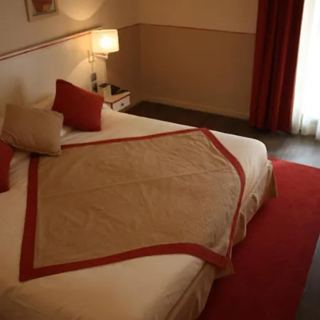 Otel Aquabella & 4*