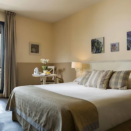 Otel Aquabella & 4*
